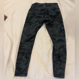 Lululemon Green Camo Leggings size 10